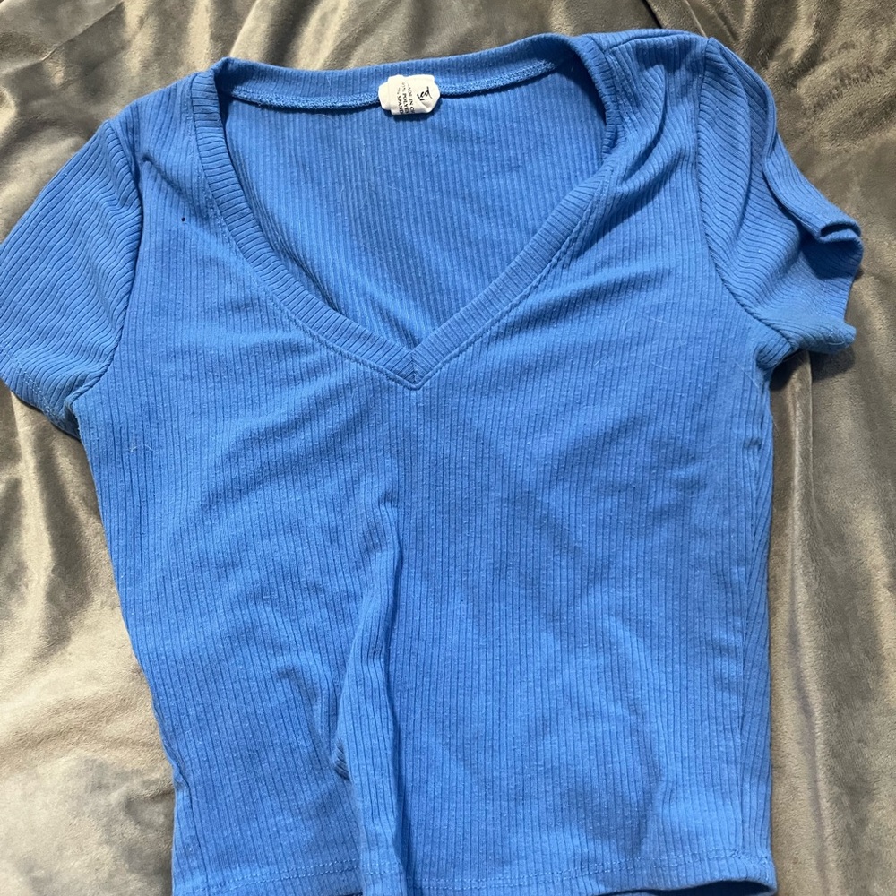 TILLYS blue v neck